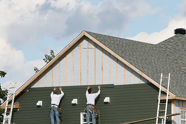 Professional Siding technician working in Burbank, OH